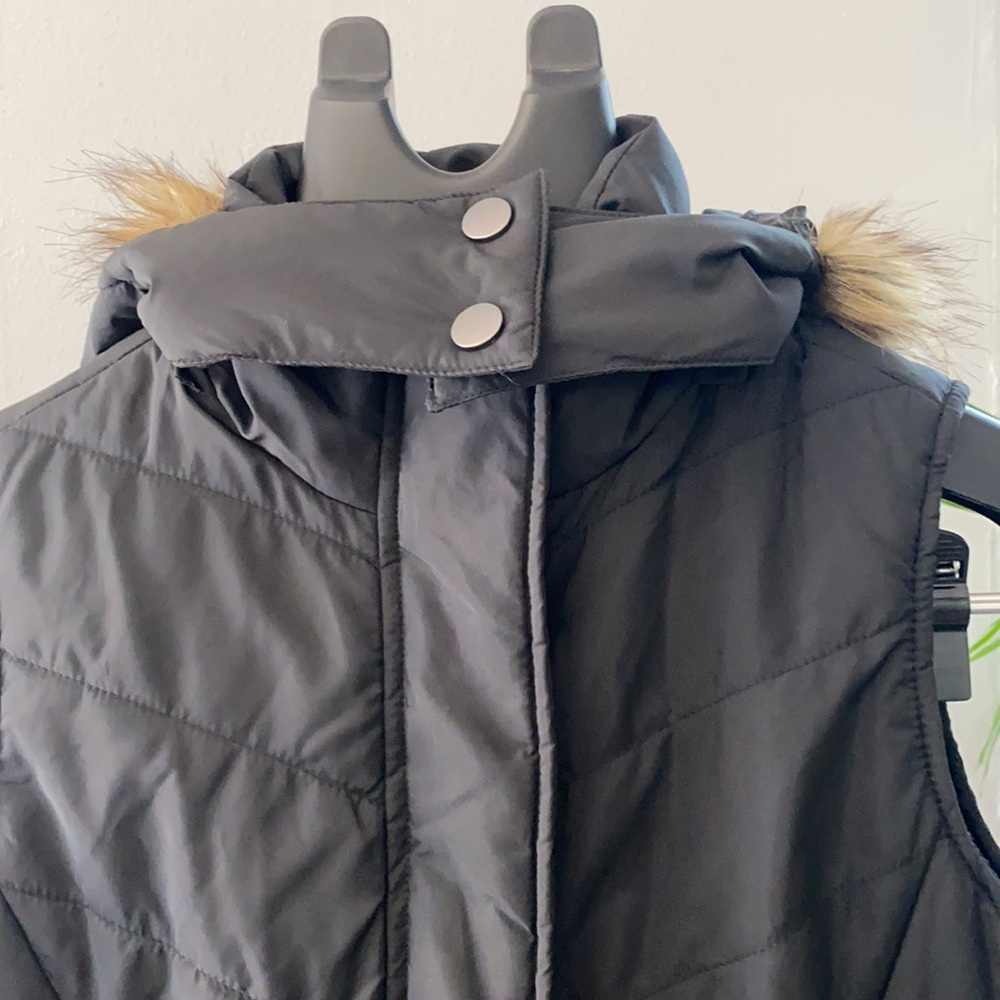 American Rag Women's Fur-Trim Removable Hood Insulated Puffer Vest - Picture 10 of 15